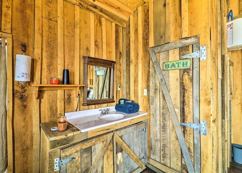 Arkansas Mountain View Interior Entrance