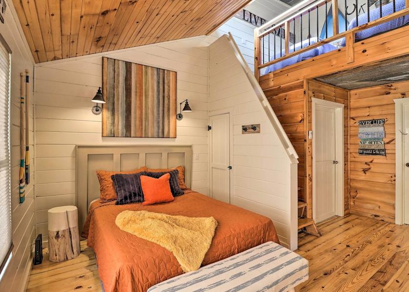 Arkansas Mountain View Interior Entrance