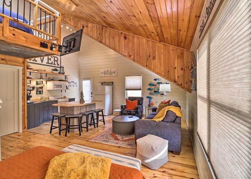 Arkansas Mountain View Interior Entrance