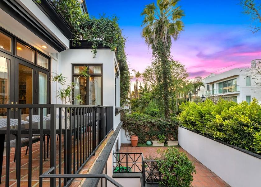 California Marina del Rey Property Grounds