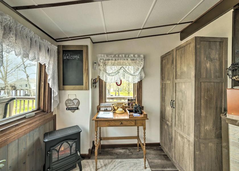 Illinois St. Charles Interior Entrance