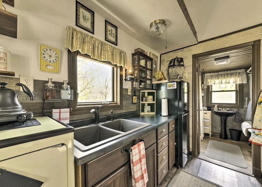 Illinois St. Charles Interior Entrance