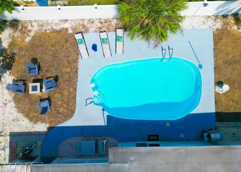 Florida Largo Courtyard