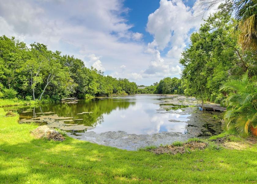 Florida Largo Interior Entrance
