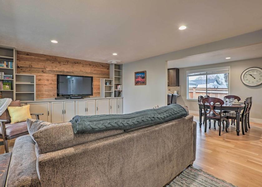 Oregon Redmond Interior Entrance