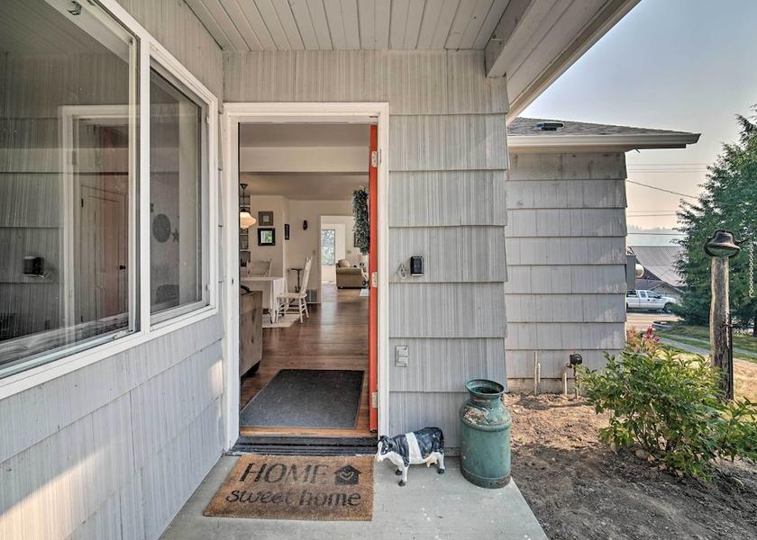 Oregon Redmond Interior Entrance