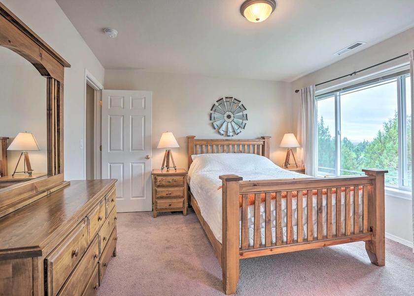 Oregon Redmond Interior Entrance