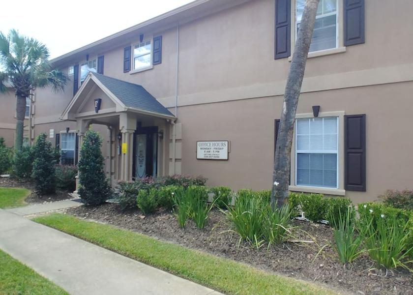 Mississippi D'Iberville Exterior Detail