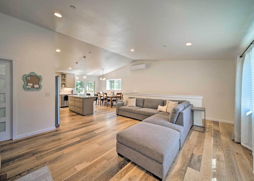 Oregon Junction City Interior Entrance