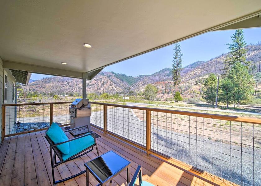 Oregon Junction City Interior Entrance