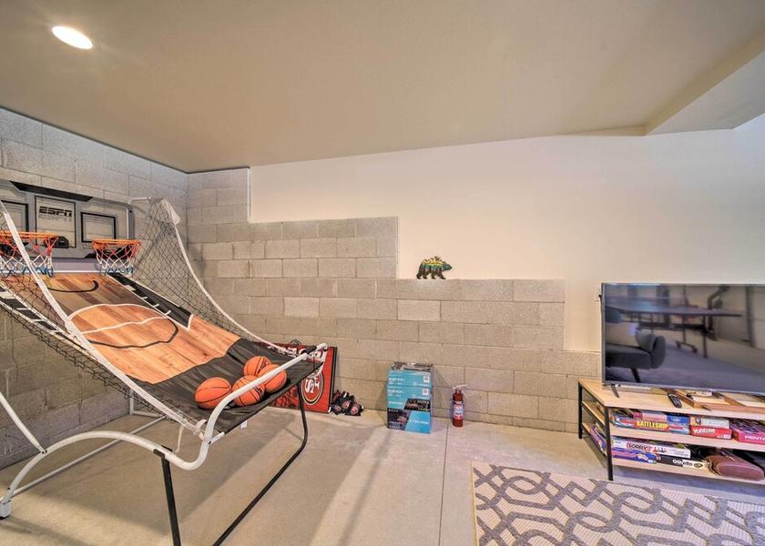 Oregon Junction City Interior Entrance