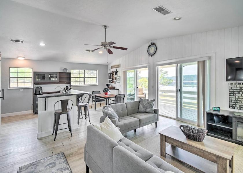 Florida Hawthorne Interior Entrance