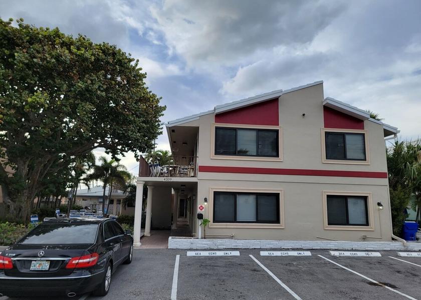 Florida Lauderdale-by-the-Sea Facade