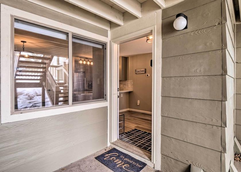 Colorado Frisco Interior Entrance