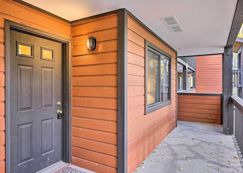 Colorado Frisco Interior Entrance