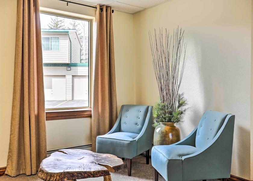 Colorado Frisco Interior Entrance