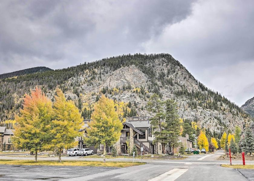 Colorado Frisco Interior Entrance