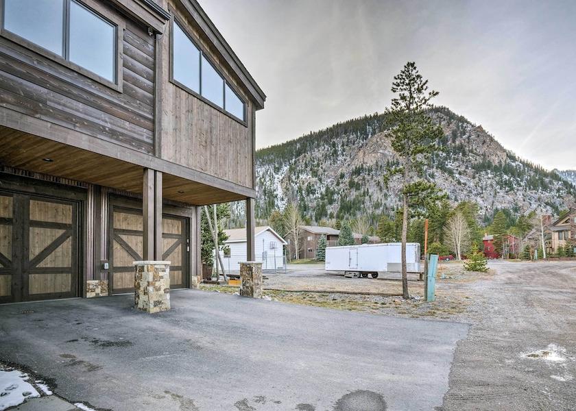 Colorado Frisco Interior Entrance