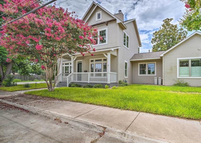 Louisiana Bastrop Interior Entrance