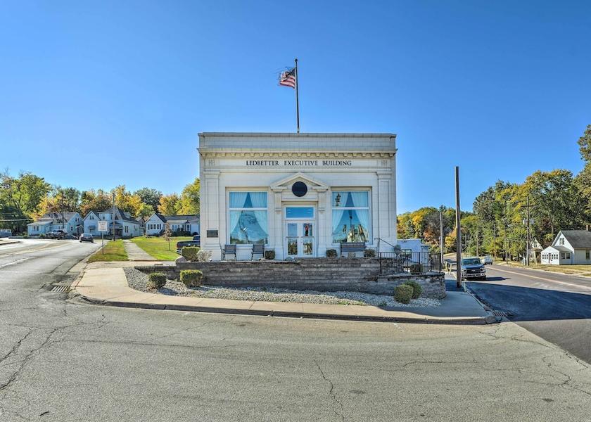 Illinois Peoria Interior Entrance