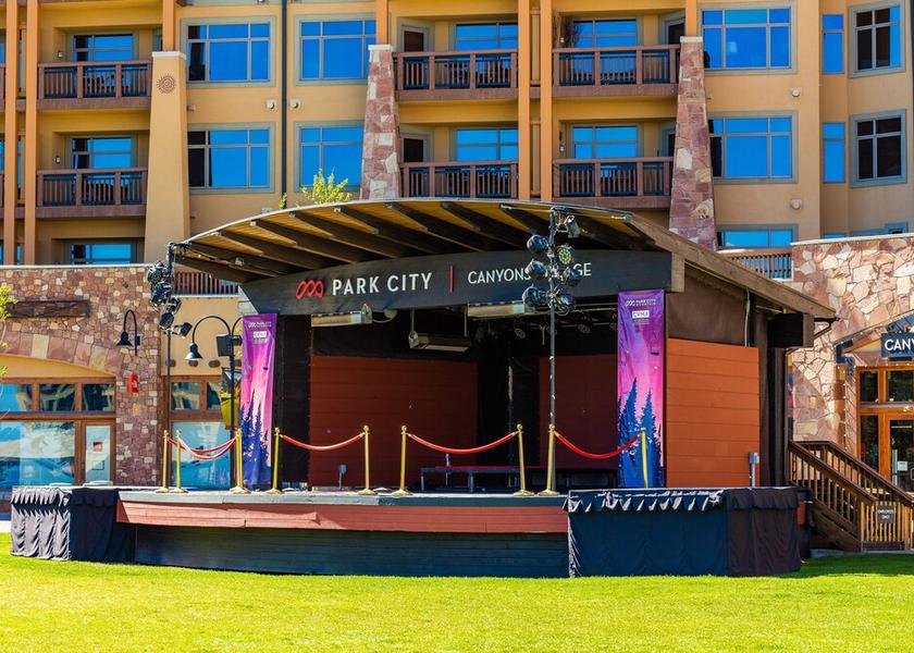 Kentucky Park City Exterior Detail