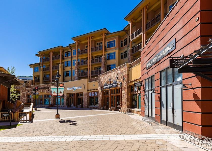 Kentucky Park City Exterior Detail