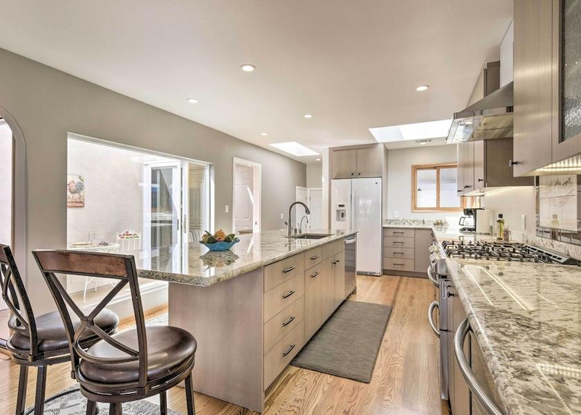 California Alameda Interior Entrance