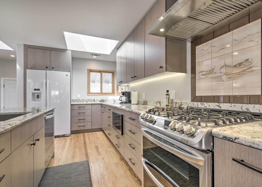 California Alameda Interior Entrance