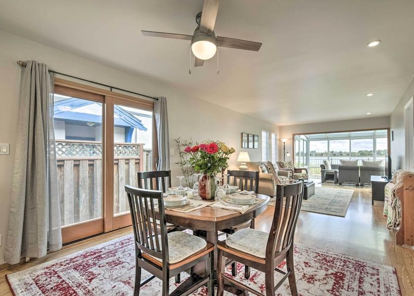 California Alameda Interior Entrance