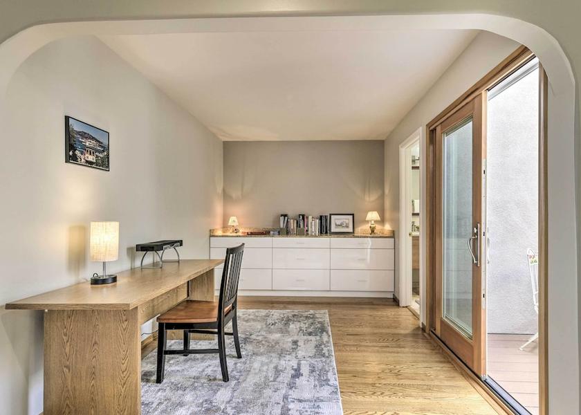 California Alameda Interior Entrance