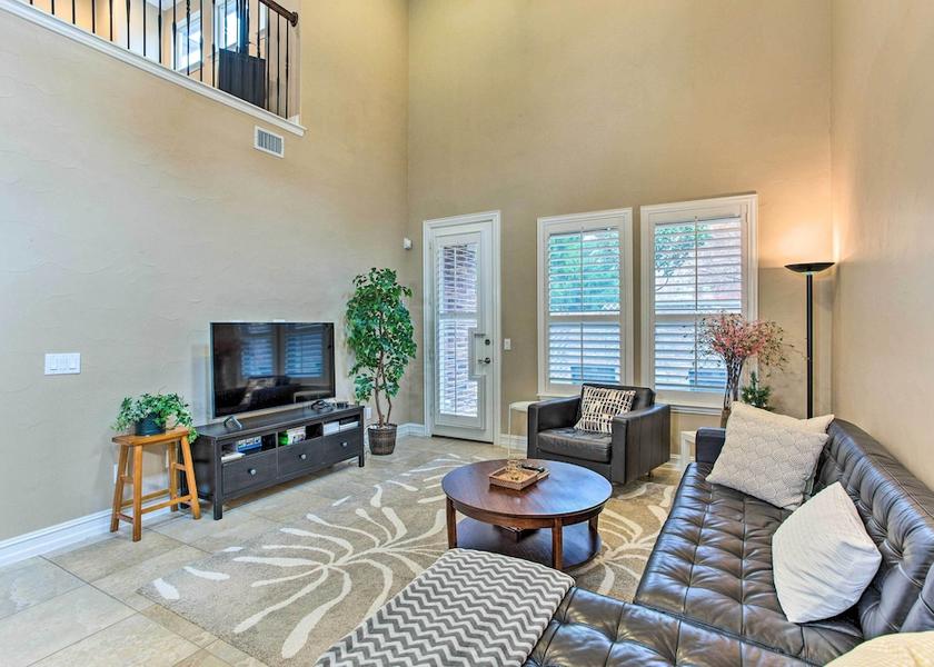 Texas Plano Interior Entrance