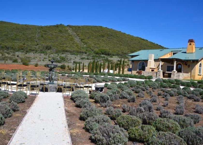 California Lower Lake Exterior Detail