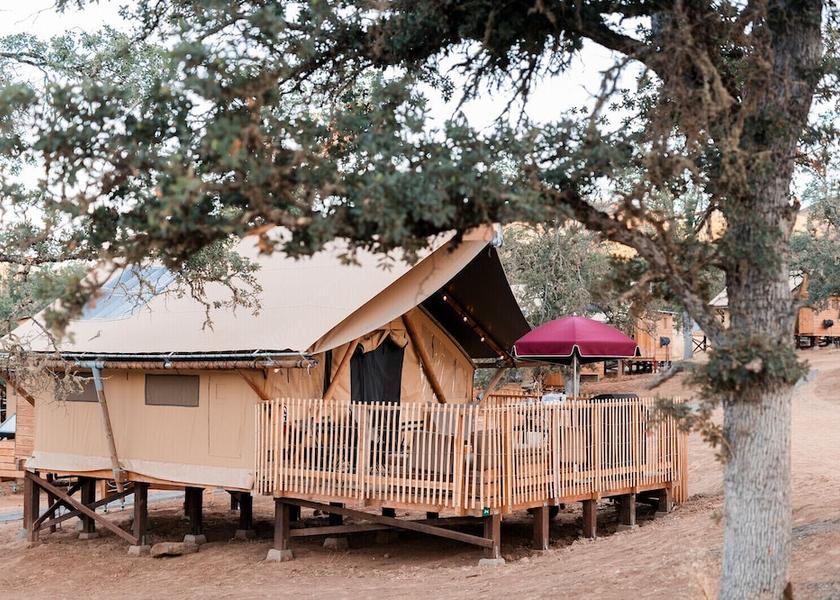 California Lower Lake Room