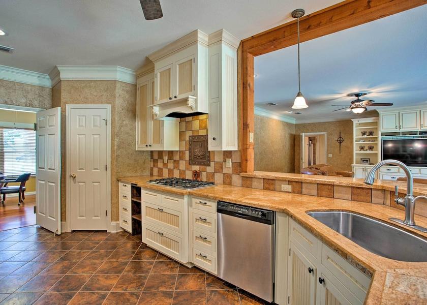 Texas Lindale Interior Entrance