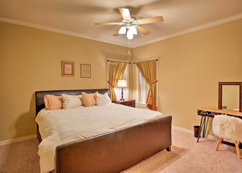 Texas Lindale Interior Entrance