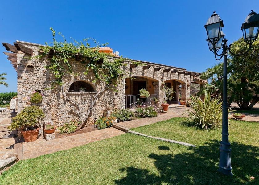 Sicily Cinisi Exterior Detail