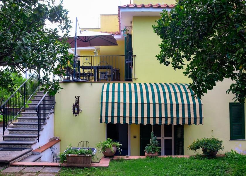 Campania Sant'Agnello Facade