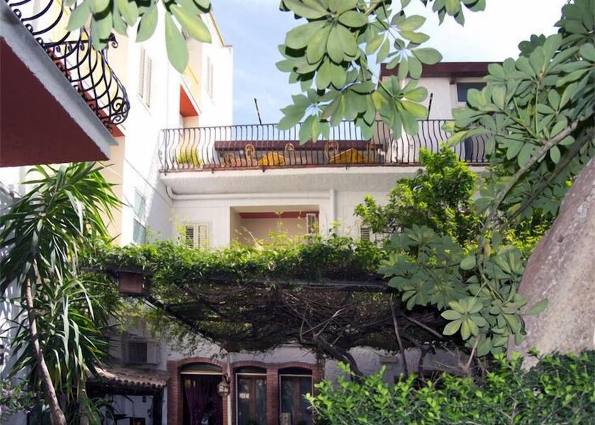 Sicily Letojanni Interior Entrance