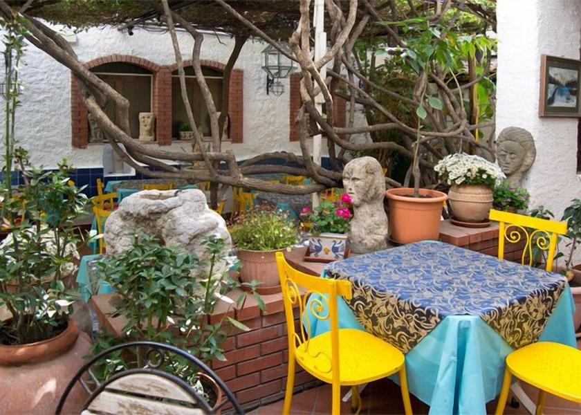 Sicily Letojanni Courtyard