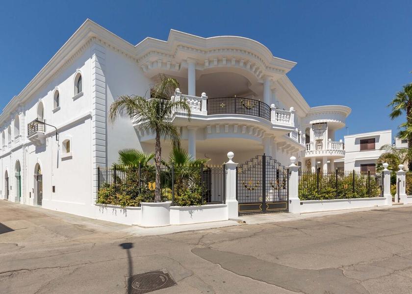 Puglia Melissano Exterior Detail