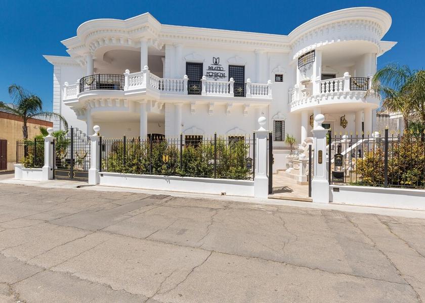 Puglia Melissano Exterior Detail