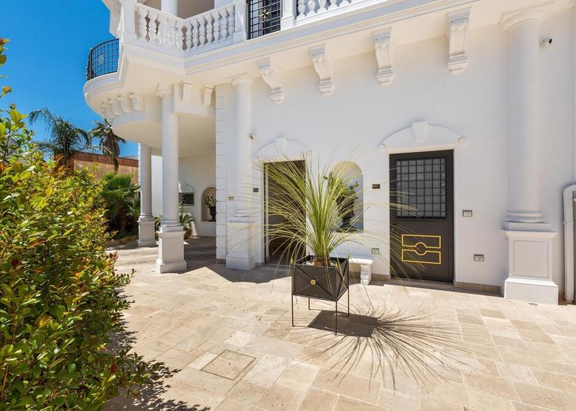 Puglia Melissano Exterior Detail