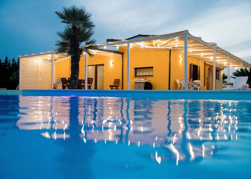 Puglia Melissano Pool