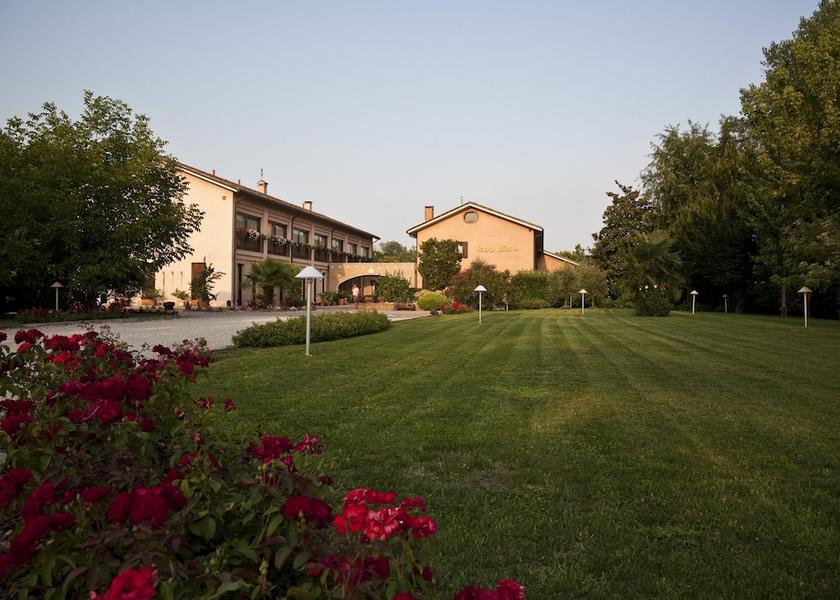 Veneto Mirano Exterior Detail