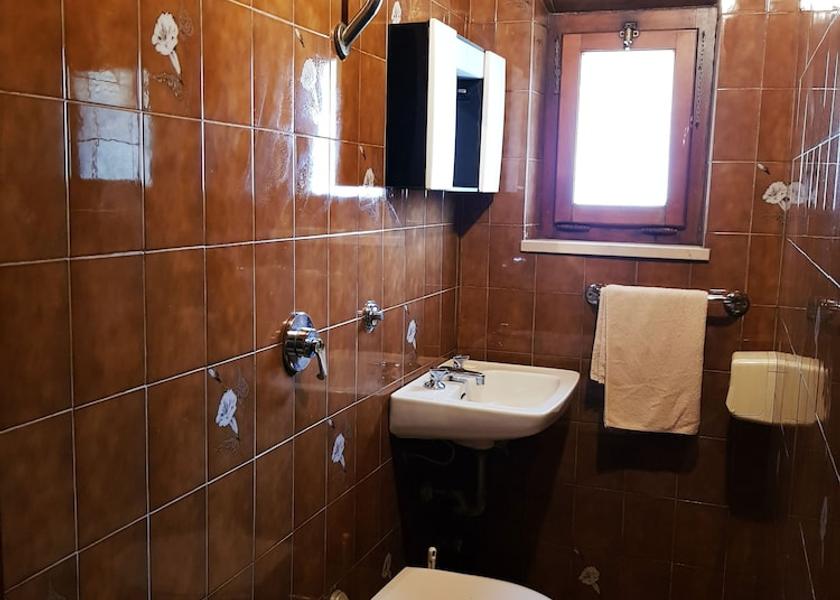 Tuscany San Marcello Piteglio Bathroom