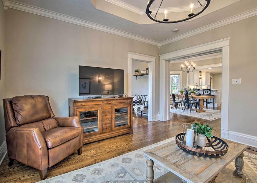  Silver Lake Interior Entrance