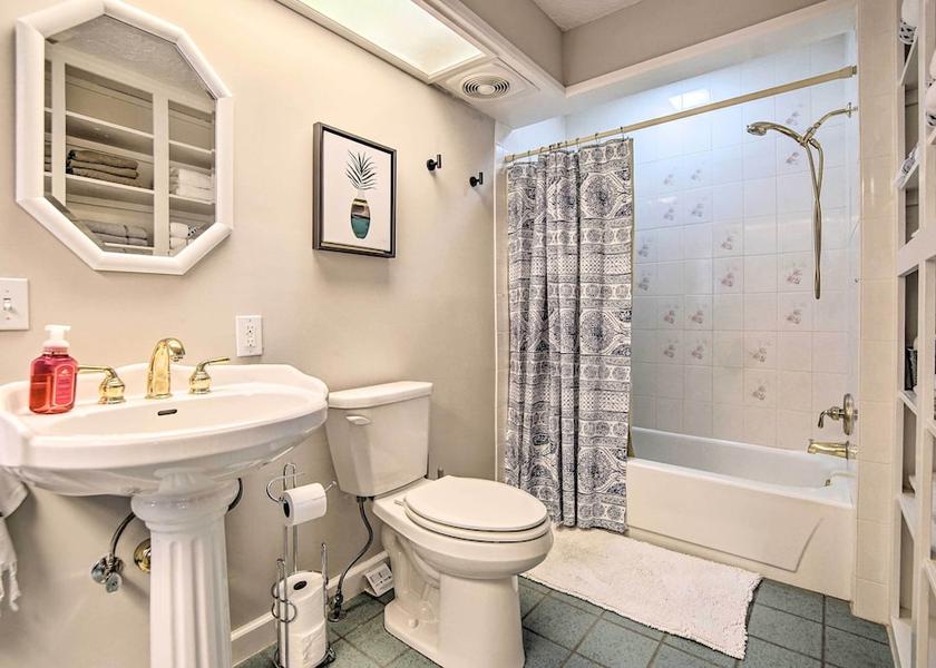  Silver Lake Interior Entrance