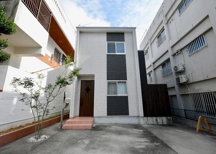  Okinawa Exterior Detail