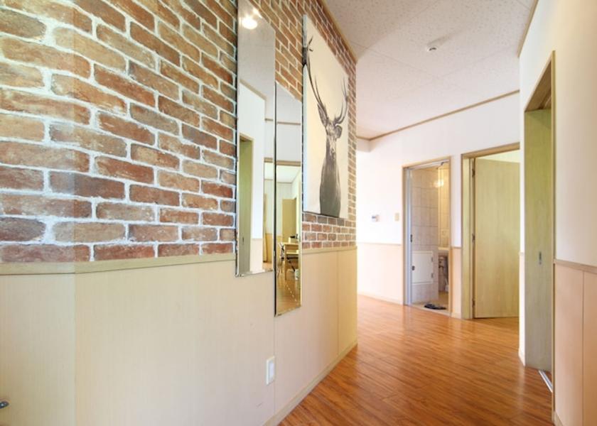  Okinawa Interior Entrance