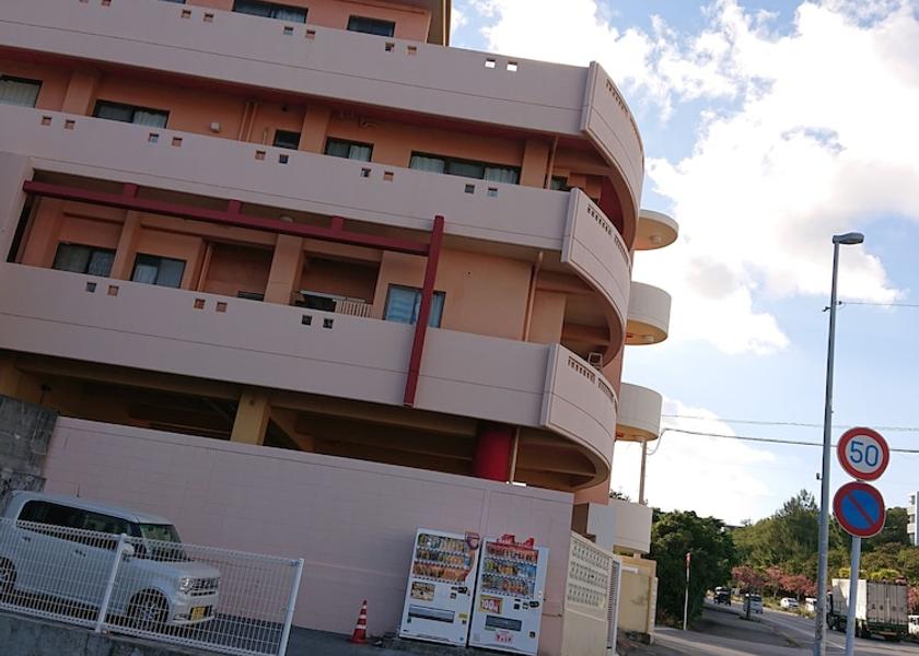  Okinawa Exterior Detail